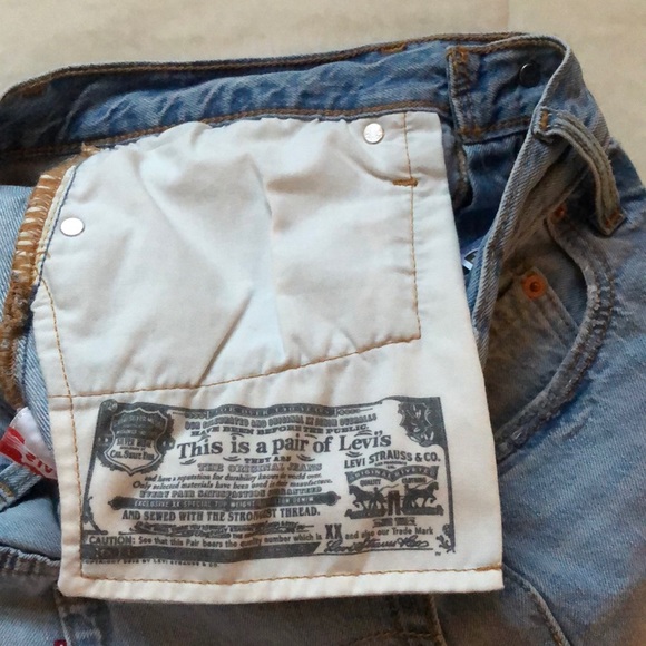 LEVI JEAN SHORTS 🦋 - Picture 6 of 6